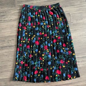 Alfred Dunner Skirt Midi Ruffle Skirt Black with Vibrant Flower Size 12